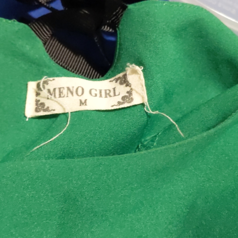 Green top - Picture 3 of 3